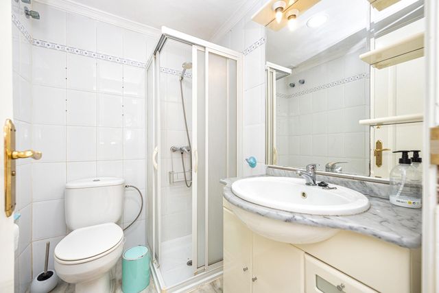 Ground-floor bathroom